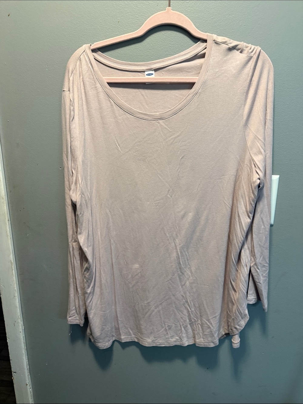 Old Navy Light Taupe Long Sleeve Scoop Neck Tee